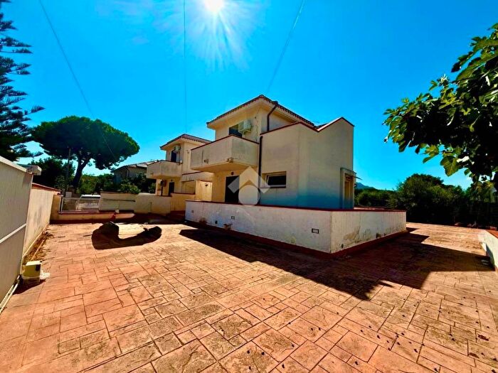 Appartamento con 5 locali in affitto in Via Catalano, Mondello Valdesi, Palermo