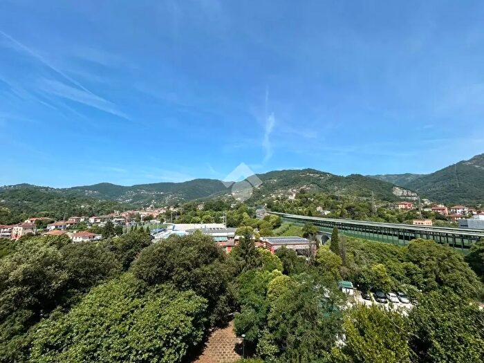 Appartamento trilocale in vendita in Via Tre Scalini, Rapallo