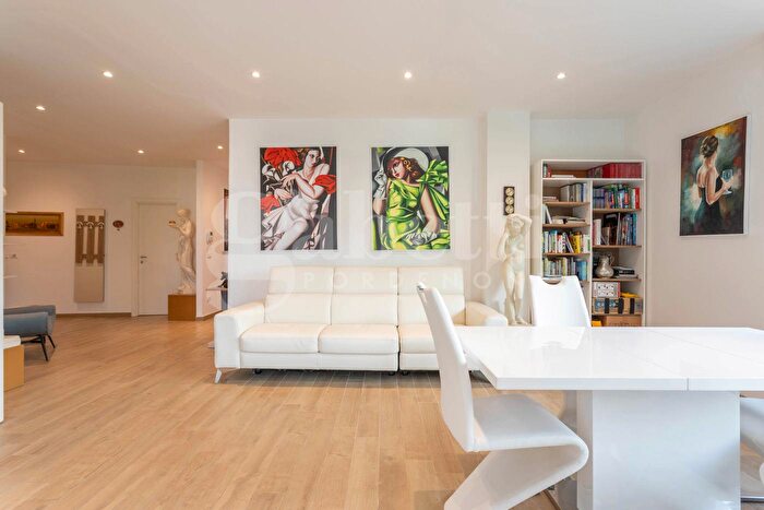 Appartamento con 5 locali in vendita in Via XXX Aprile, Pordenone