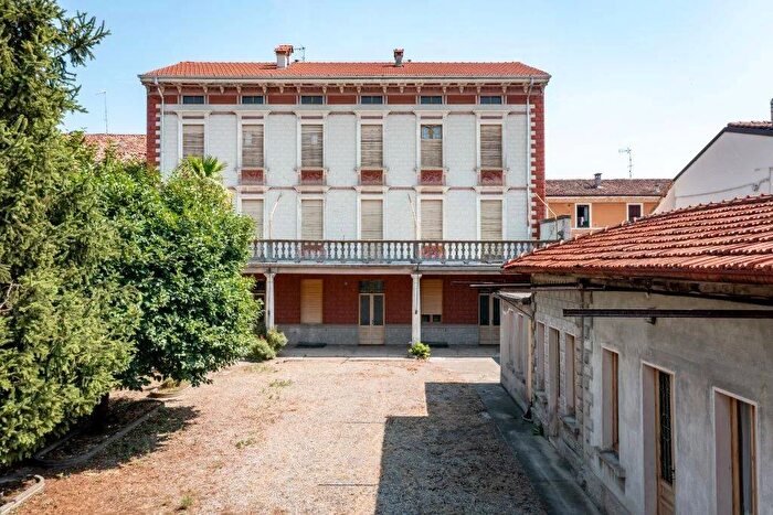 Appartamento con 20 locali in vendita in Via Piave, Manerbio