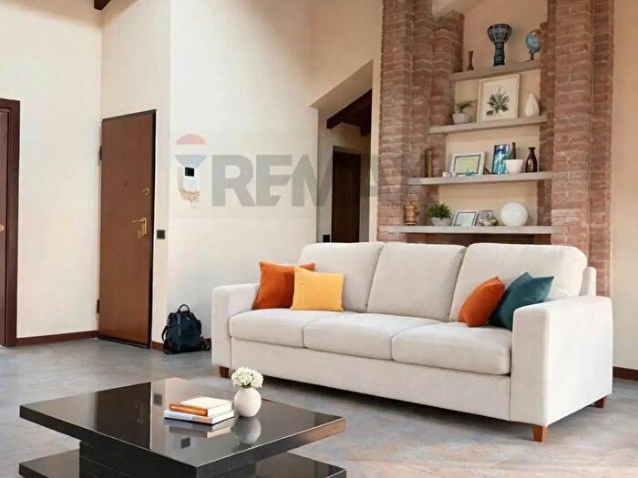 Appartamento trilocale in vendita in Via Leopardi, Cameri