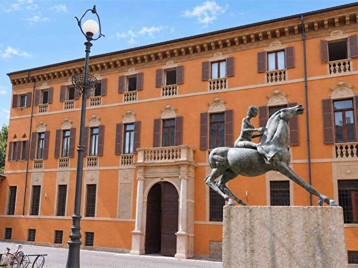 Appartamento trilocale in affitto in Centro Storico, Piacenza