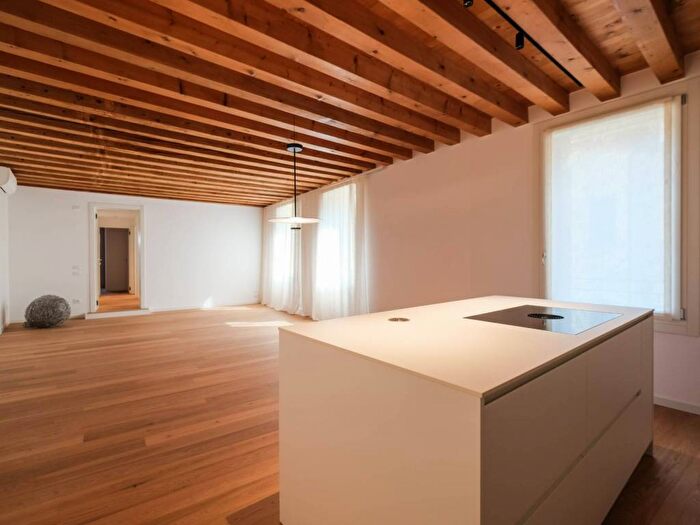 Appartamento trilocale in affitto in Corso Antonio Fogazzaro, Centro Storico, Vicenza