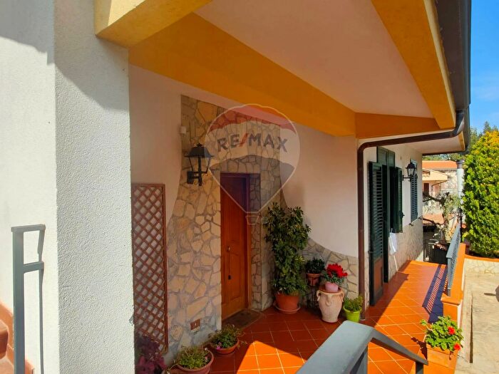 Casa con 10 locali in vendita in Via S Vicinale Caputello, Monreale