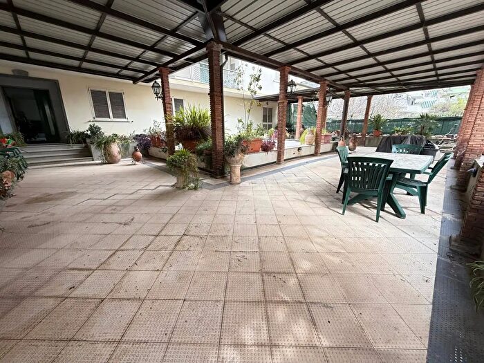 Casa con 10 locali in vendita in Via Salvo dAcquisto, Caserta