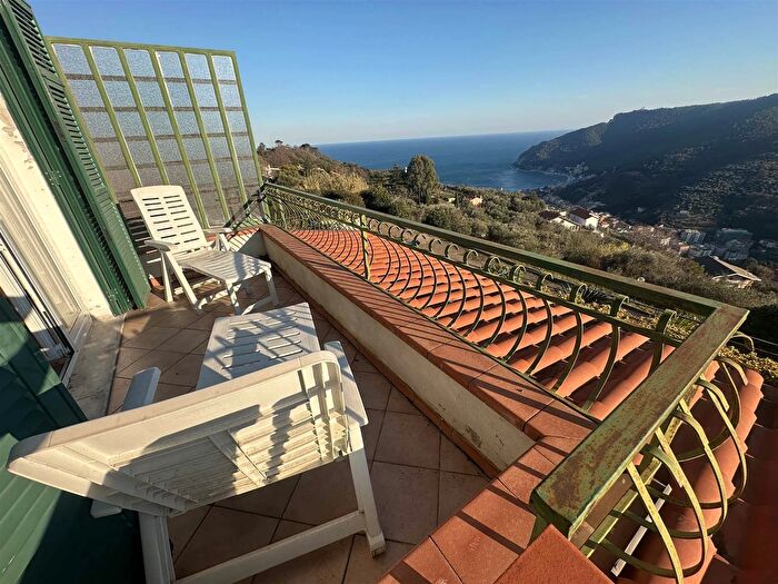 Appartamento con 5 locali in affitto in Noli Savona Sv, Noli