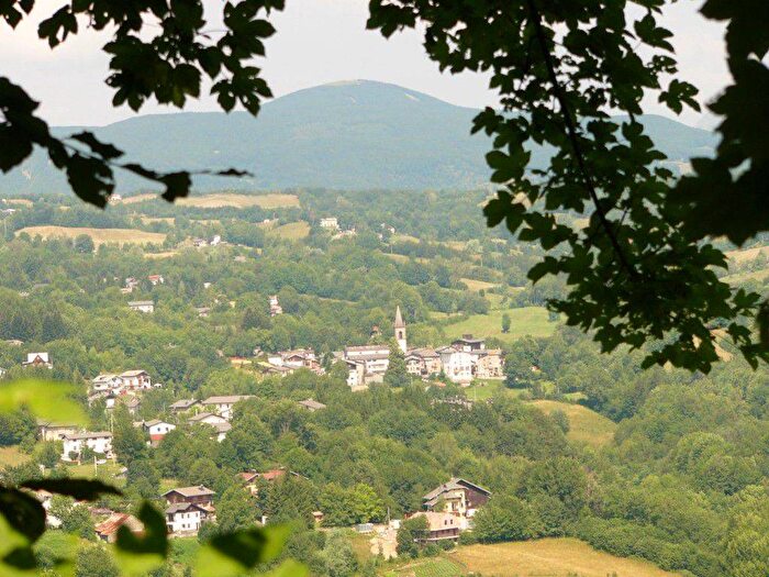 Appartamento quadrilocale in affitto in Piazza Adriano Gimorri, Santanna Pelago, Pievepelago