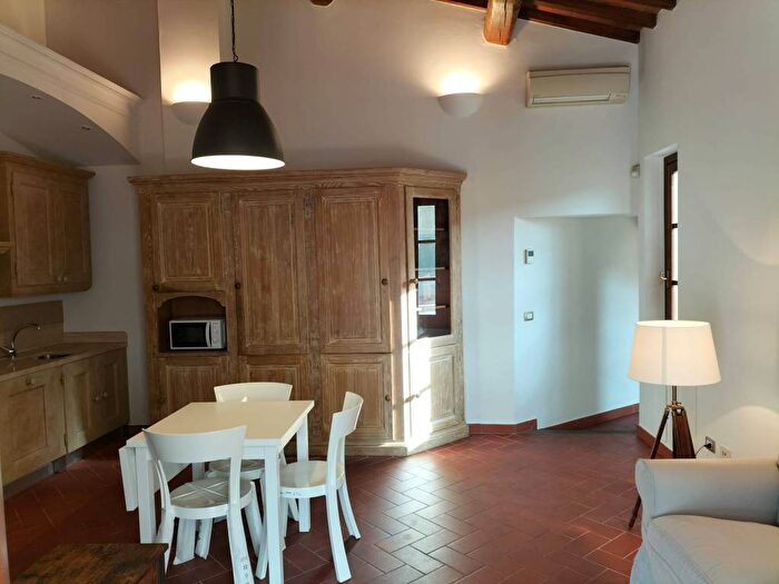 Appartamento trilocale in affitto in Via Luigi Muzzi, Centro Storico Duomo, Prato