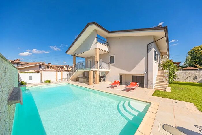 Casa con 5 locali in vendita in Via Caio Acilio, Guidonia Montecelio