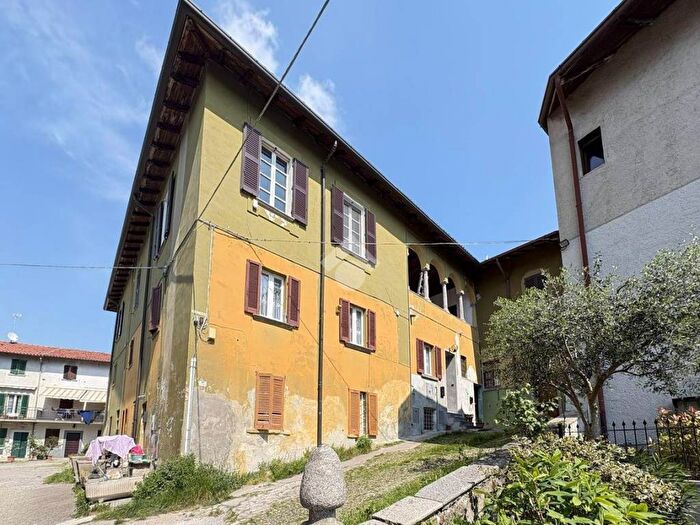 Appartamento trilocale in affitto in Via Trento, Centro, Calco