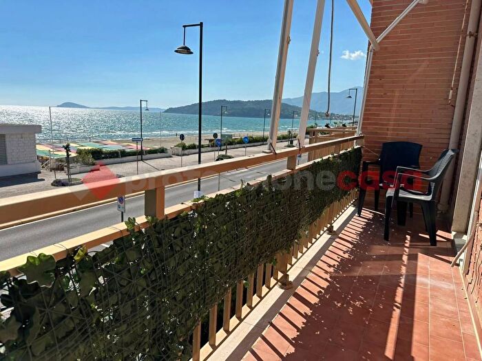 Appartamento con 6 locali in affitto in Via Severino Gazzelloni, Centro, Minturno