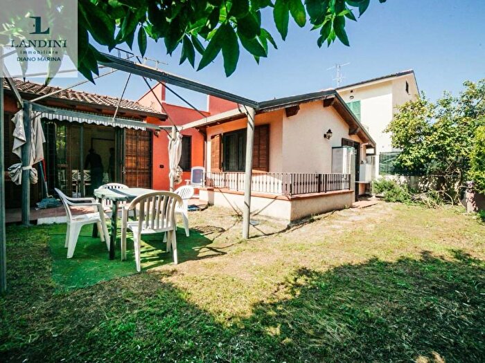 Casa trilocale in affitto in Via Anguille, Centro, Diano Marina
