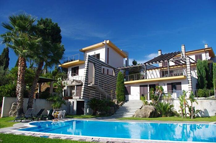 Casa con 5 locali in affitto in Via delle Ginestre, Barcellona Pozzo di Gotto