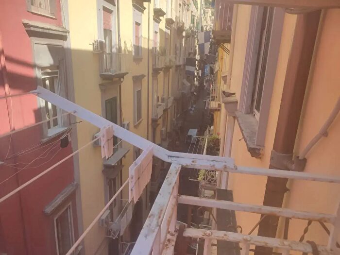 Appartamento bilocale in affitto in Gradoni di Chiaia, Napoli