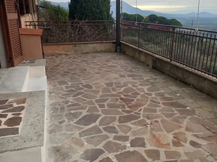 Appartamento con 5 locali in vendita in Via dei Villini, Fara In Sabina