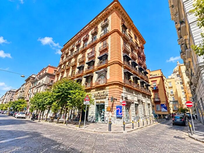 Appartamento trilocale in vendita in Via Padre Francesco Denza, Napoli