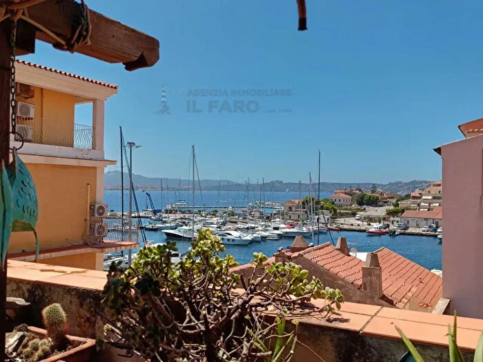 Appartamento quadrilocale in vendita in Via XX Settembre, La Maddalena