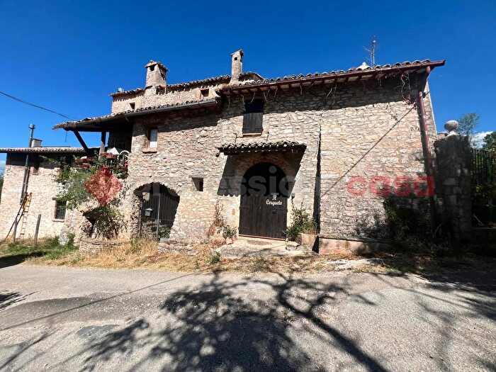 Casa trilocale in vendita in Frazione Cerqueto, Spoleto