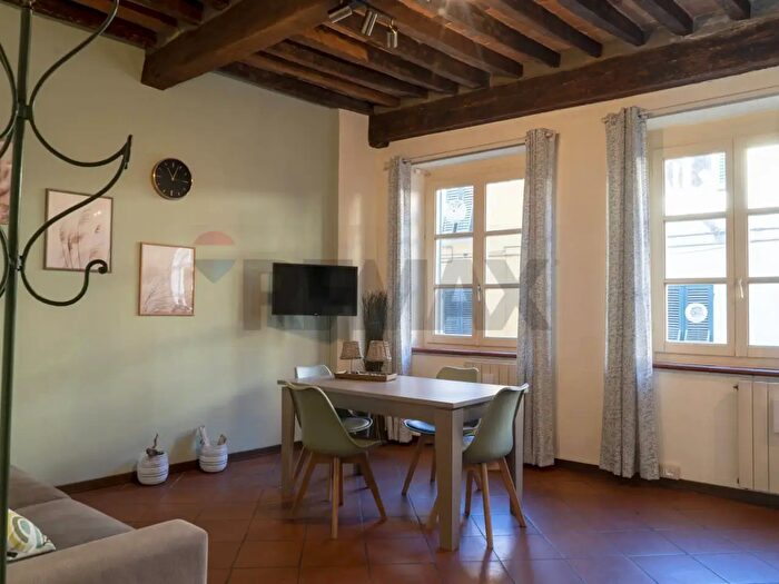 Appartamento trilocale in vendita in Lucca
