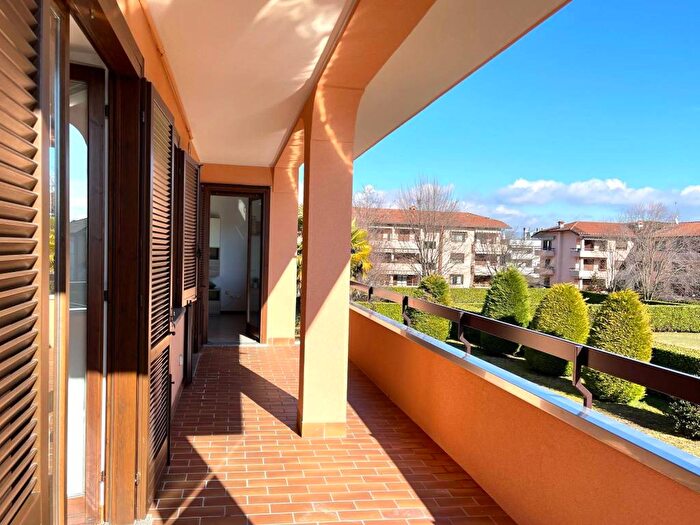 Appartamento trilocale in affitto in Via Giacomo Matteotti, Centro, Luisago