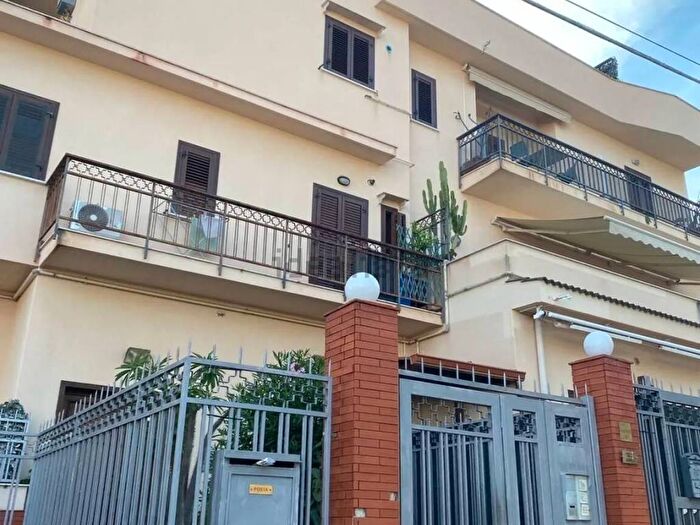 Appartamento bilocale in affitto in Via Stesicoro, Mondello Valdesi, Palermo