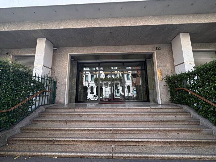 Appartamento monolocale in affitto in Piazza Camillo Benso di Cavour, Turati, Milano