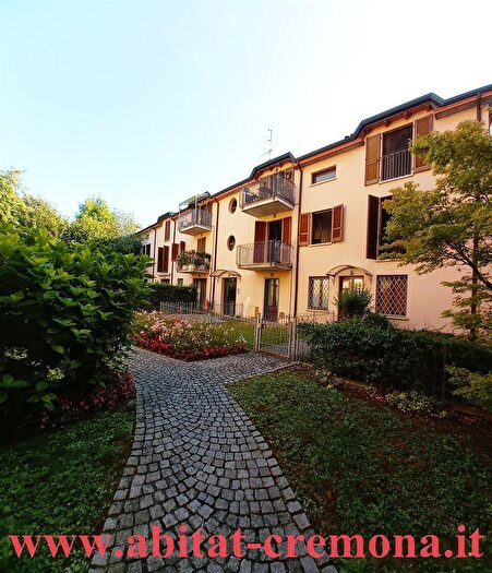 Appartamento trilocale in vendita in Via Larga, Cremona