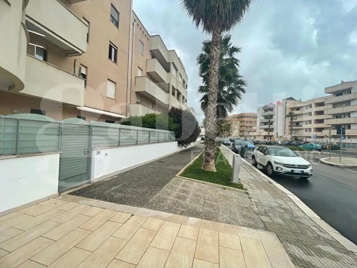 Appartamento con 5 locali in vendita in Via Ada Cudazzo, Lecce