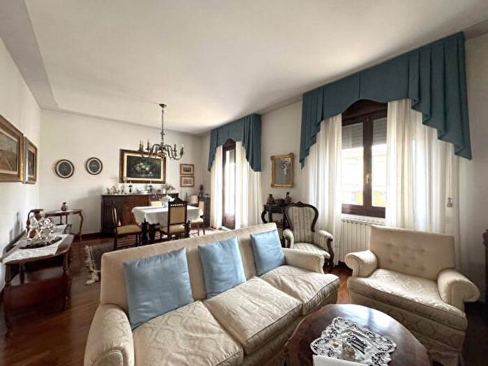 Casa con 6 locali in vendita in Via Dante Alighieri, Adria