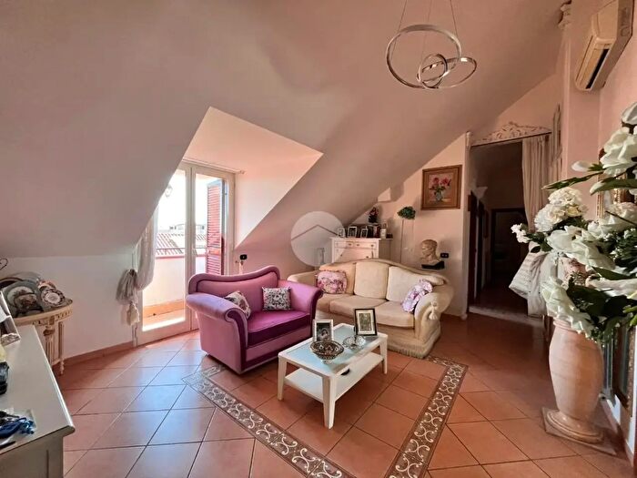 Appartamento trilocale in vendita in Via Spazzilli, Giugliano In Campania