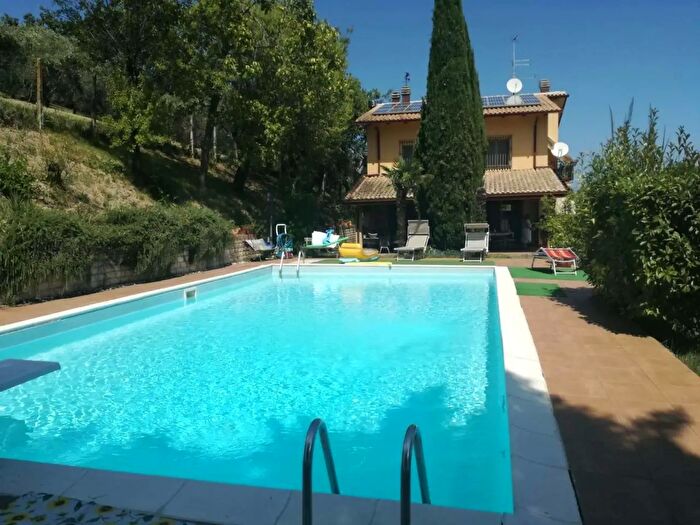 Casa con 7 locali in vendita in Via Provinciale, Gemmano