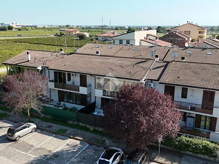 Appartamento trilocale in vendita in Via Monte Pasubio, Lavagno