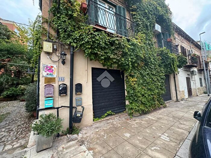 Appartamento trilocale in affitto in Via Resuttana, Palermo