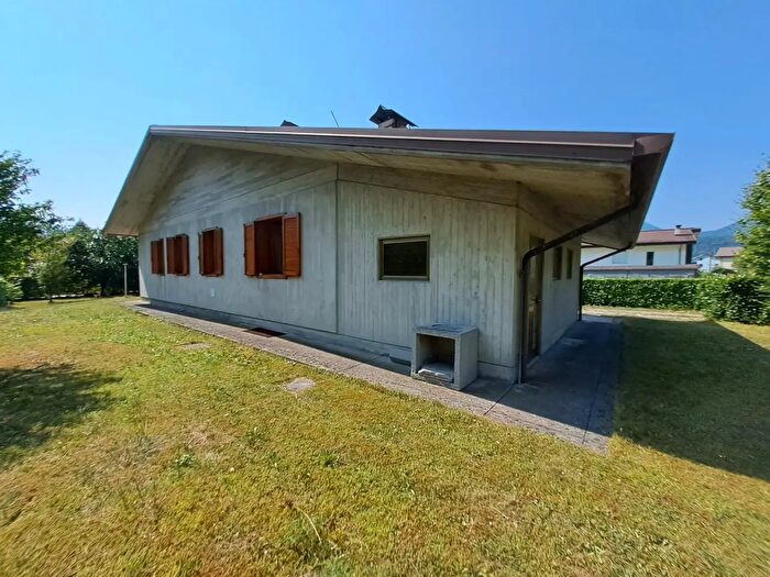 Casa con 8 locali in vendita in Via Lignano, Tolmezzo