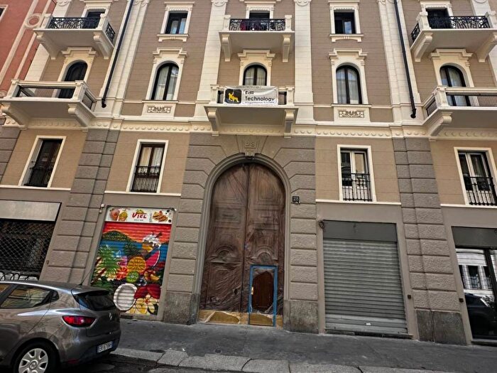 Appartamento trilocale in affitto in Via Panfilo Castaldi, Porta Venezia, Milano