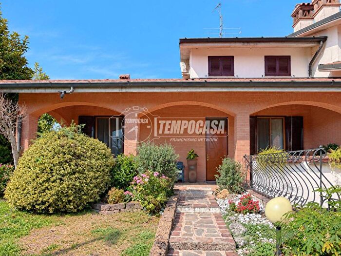 Casa con 5 locali in vendita in Via Alberico da Merlino, Centro, Merlino