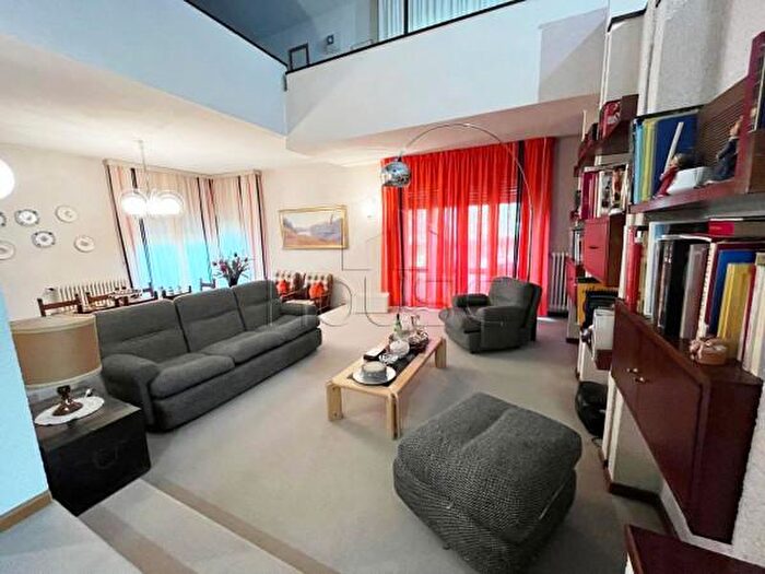 Appartamento con 6 locali in vendita in Viucola di Poggio Mondo, Arezzo