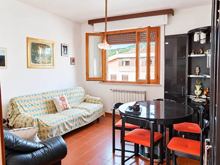 Appartamento con 6 locali in vendita in Via Nello Boscagli, Centro, Sinalunga