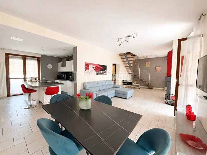 Casa con 7 locali in vendita in Via Don Davide Albertario, Rho