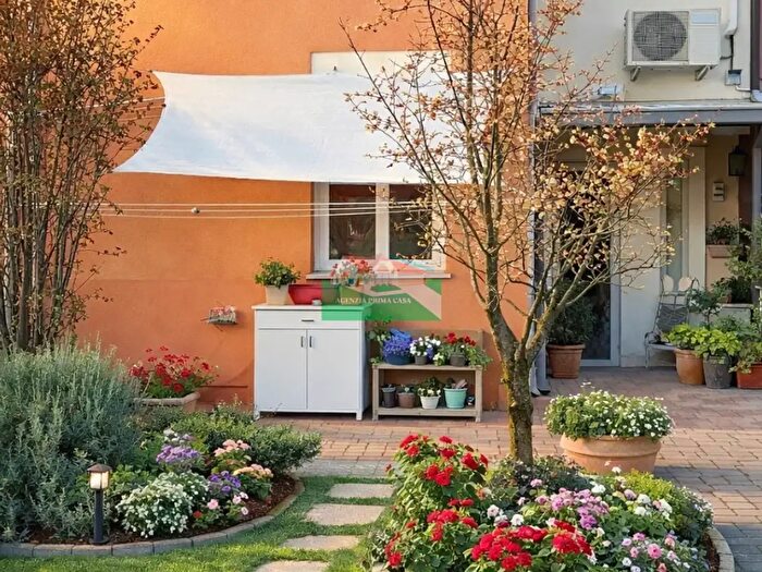 Casa con 5 locali in vendita in Via Francesco Talanti, Ravenna