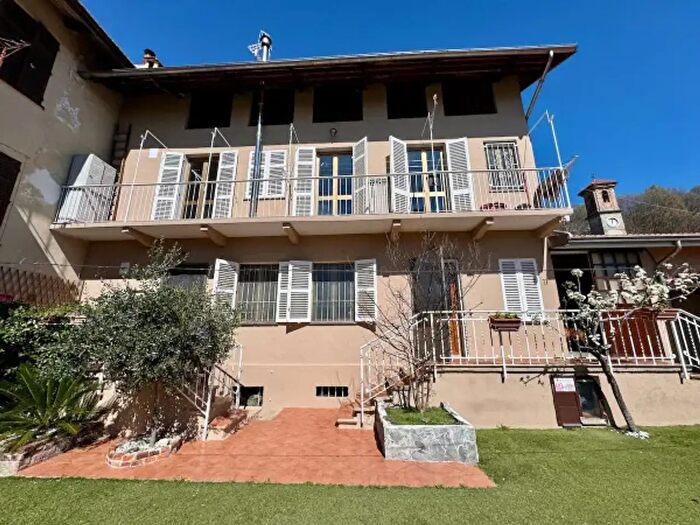 Casa con 6 locali in vendita in Via della Vittoria, Biella