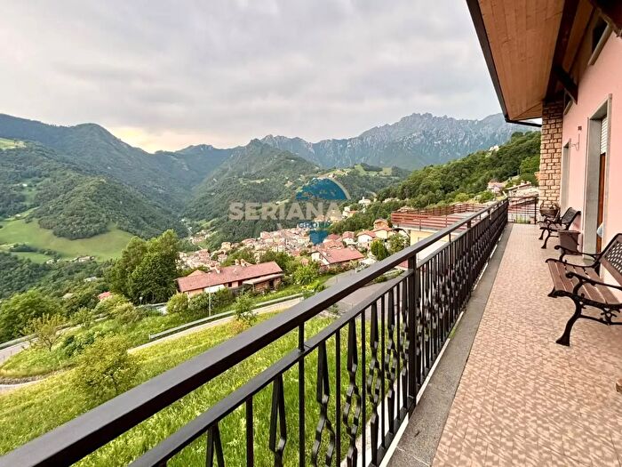 Appartamento trilocale in vendita in Via Piane, Gorno