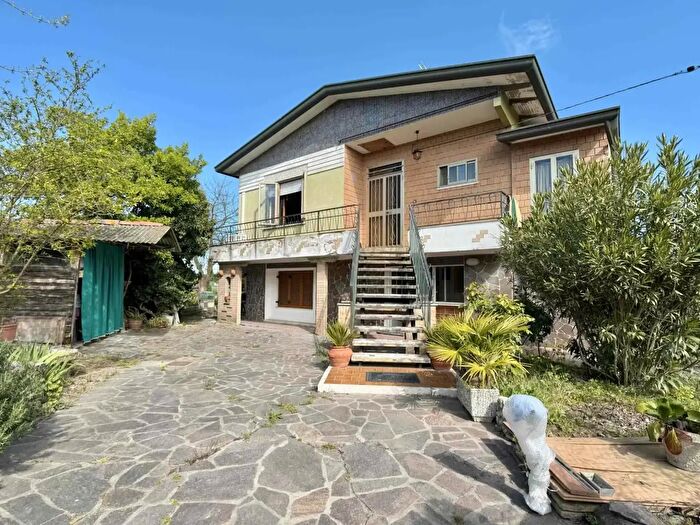 Casa quadrilocale in vendita in Via Camoscio, Mira