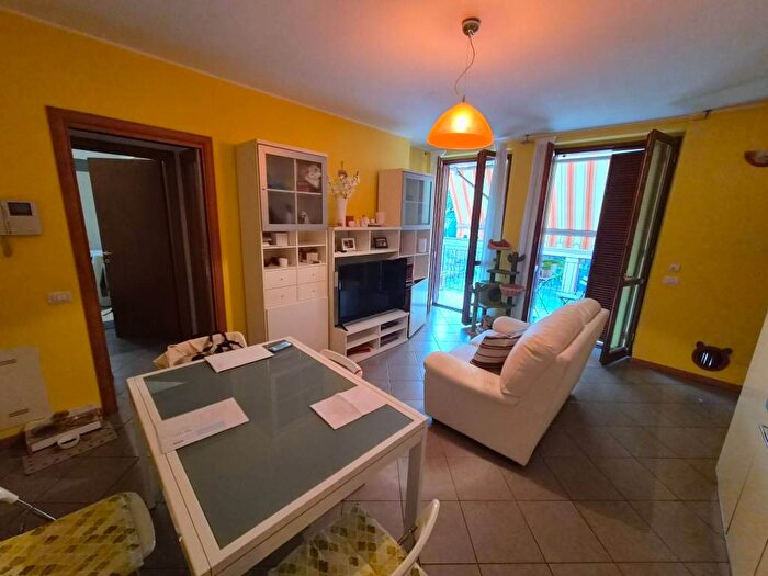Appartamento bilocale in affitto in Via Regina Margherita, Gorlago