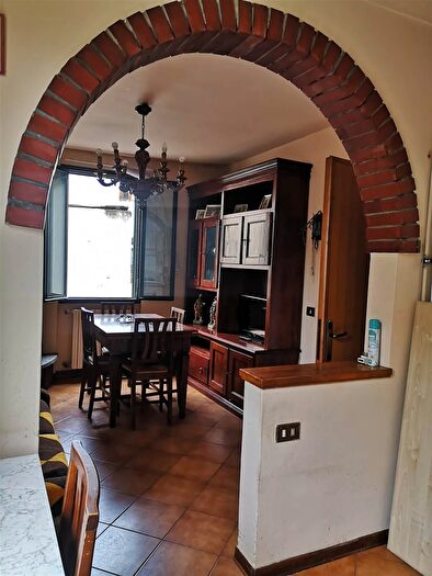 Casa con 7 locali in vendita in Agliana