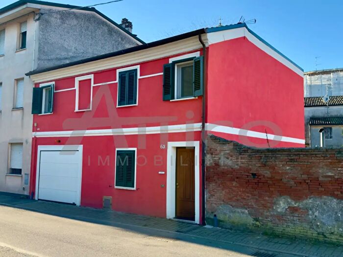 Casa con 8 locali in vendita in Via Anita Garibaldi Ro, Rovigo