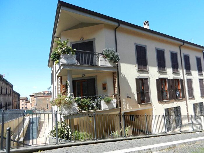 Appartamento trilocale in affitto in Vicolo del Castello, Frascati