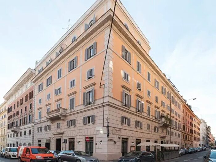 Appartamento trilocale in affitto in Via Sardegna, Roma