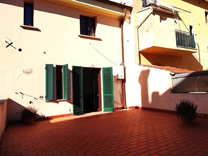 Appartamento con 5 locali in vendita in Cecina