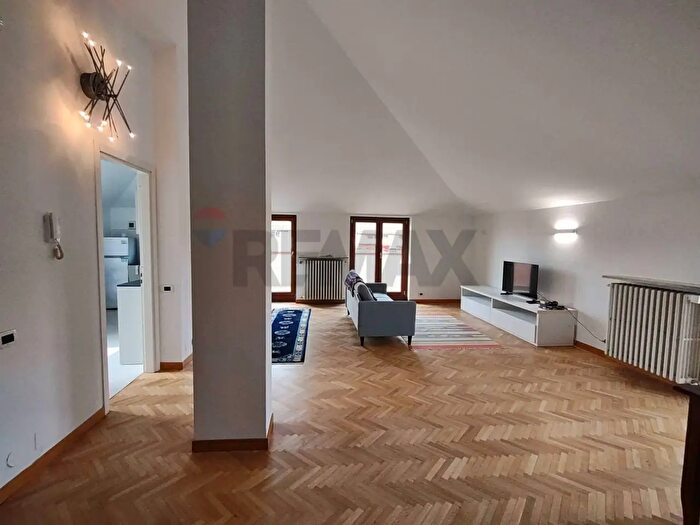 Appartamento quadrilocale in affitto in Viale Libetà, Pavia